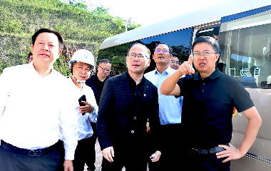 宜賓市南溪區(qū)委書記、南溪經(jīng)開區(qū)黨工委書記劉剛率隊(duì)調(diào)研遠(yuǎn)東宜賓智能產(chǎn)業(yè)園
