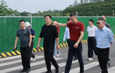 三江新區(qū)（臨港經開區(qū)）黨工委委員、南溪經開區(qū)管委會主任李勇率隊調研遠東股份宜賓智能產業(yè)園